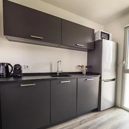 4* Au Coeur De St-jean-de-luz Avec Terrasse Et Parking, A 5 Min De La - Fr-1-239-522 *