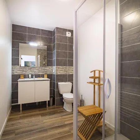 4* Au Coeur De St-jean-de-luz Avec Terrasse Et Parking, A 5 Min De La - Fr-1-239-522