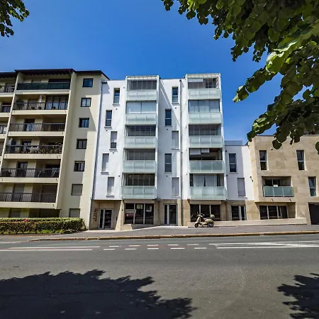 4* Au Coeur De St-jean-de-luz Avec Terrasse Et Parking, A 5 Min De La - Fr-1-239-522 *