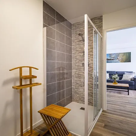 4* Au Coeur De St-jean-de-luz Avec Terrasse Et Parking, A 5 Min De La - Fr-1-239-522 *