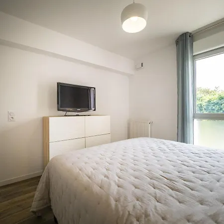 Apartment 4* Au Coeur De St-jean-de-luz Avec Terrasse Et Parking, A 5 Min De La - Fr-1-239-522