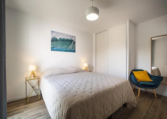 4* Au Coeur De St-jean-de-luz Avec Terrasse Et Parking, A 5 Min De La - Fr-1-239-522 *