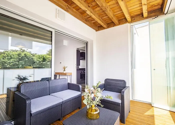 4* Au Coeur De St-jean-de-luz Avec Terrasse Et Parking, A 5 Min De La - Fr-1-239-522 圣让－德吕兹