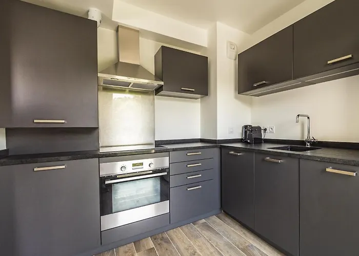 4* Au Coeur De St-jean-de-luz Avec Terrasse Et Parking, A 5 Min De La - Fr-1-239-522 圣让－德吕兹