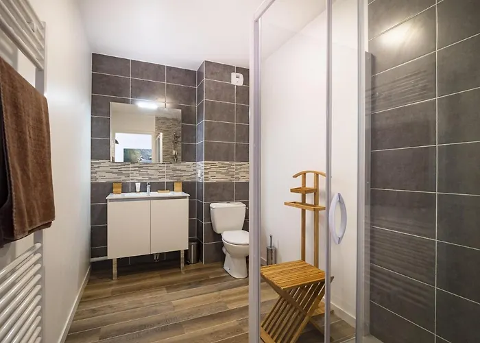 4* Au Coeur De St-jean-de-luz Avec Terrasse Et Parking, A 5 Min De La - Fr-1-239-522