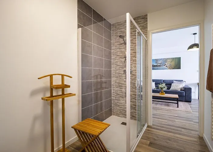 4* Au Coeur De St-jean-de-luz Avec Terrasse Et Parking, A 5 Min De La - Fr-1-239-522 *